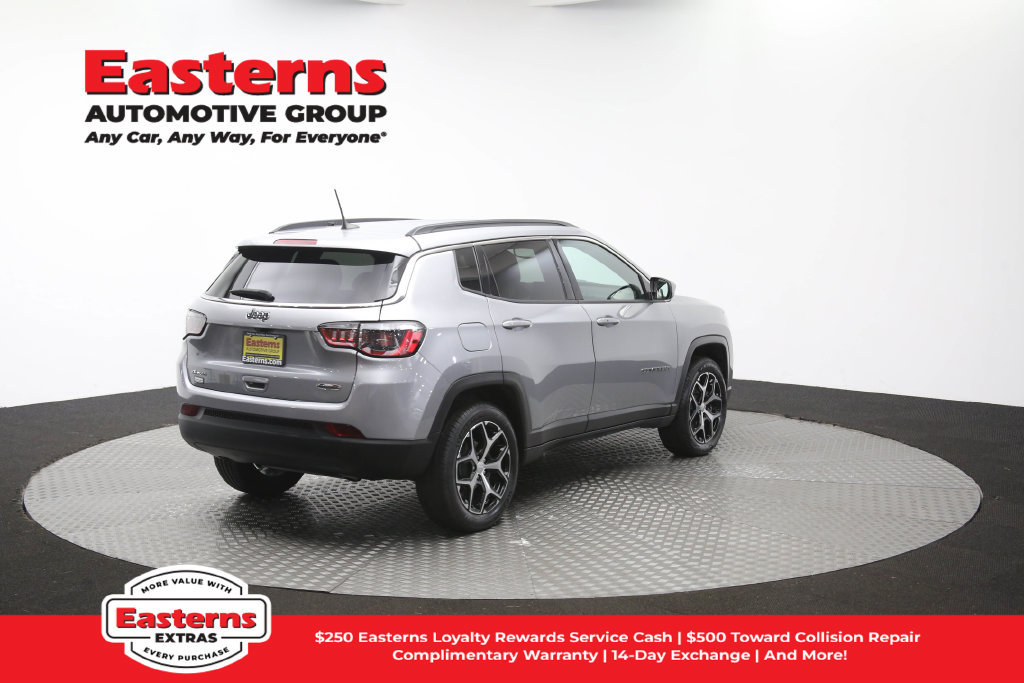 Used 2024 Jeep Compass Latitude AWD/4WD image 41