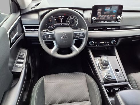 Used 2022 Mitsubishi Outlander ES FWD image 4