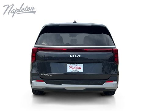 Used 2025 Kia Carnival FWD image 4
