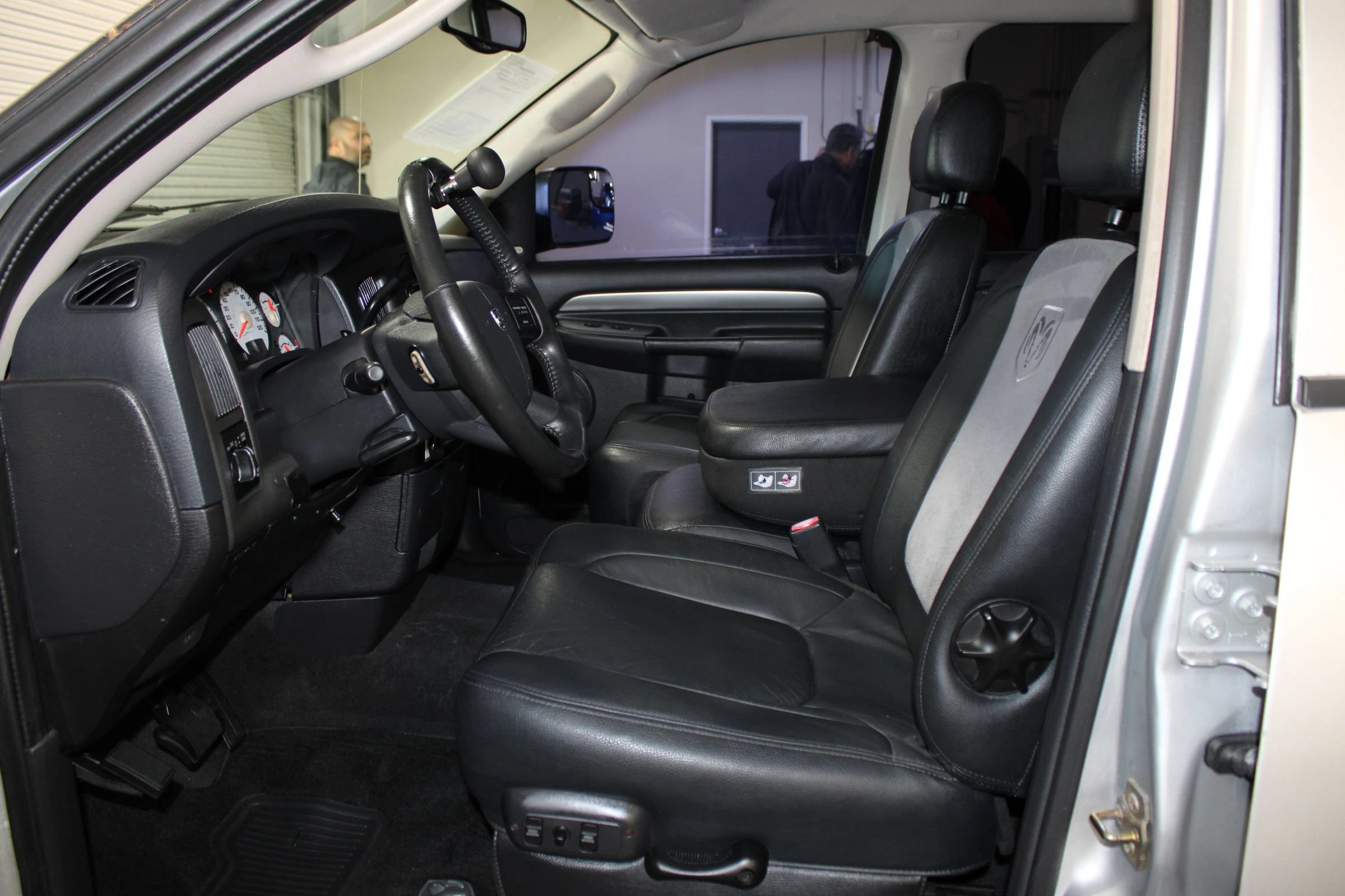 Used 2005 Dodge Ram 2500 Truck SLT RWD image 12