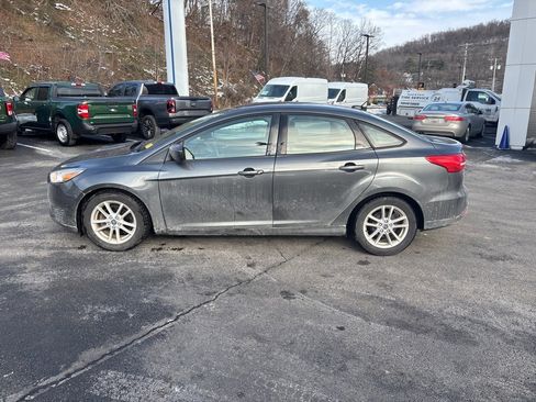 Used 2018 Ford Focus SE image 4