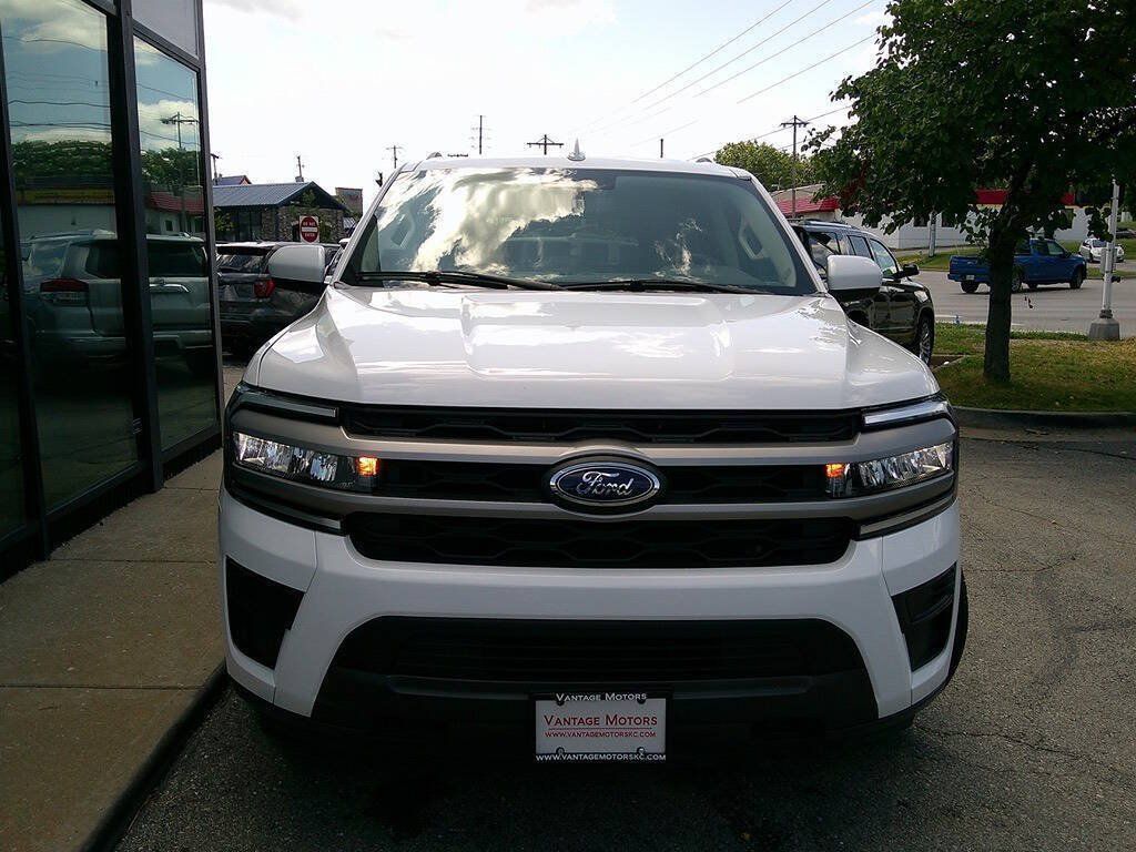 Used 2023 Ford Expedition XLT AWD/4WD image 3