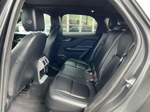 Used 2020 Jaguar F-PACE Premium image 12
