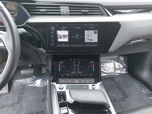 Used 2024 Audi Q8 e-tron Premium AWD/4WD image 21