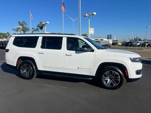 Used 2024 Jeep Wagoneer L Series II RWD image 7