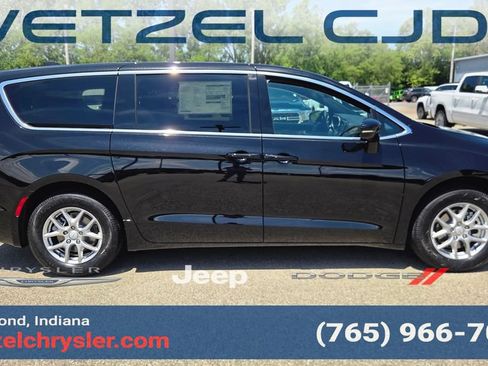 New 2027 Chrysler Pacifica Select FWD image 8