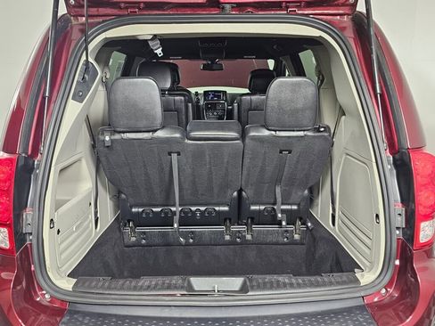 Used 2019 Dodge Grand Caravan SXT image 15