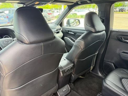 Used 2025 Toyota Highlander XSE AWD/4WD image 22