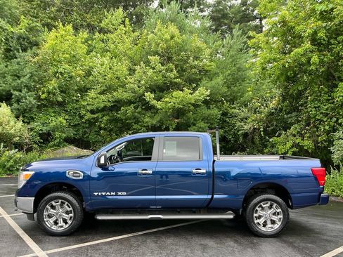 Used 2018 Nissan Titan SV w/ SV Convenience Package AWD/4WD image 2