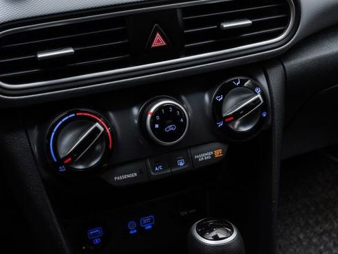 Used 2021 Hyundai Kona SE image 27