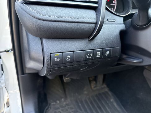 Used 2022 Toyota Camry SE w/ Cold Weather Package image 16