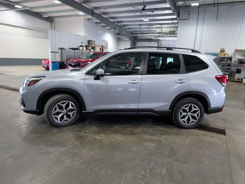 Used 2021 Subaru Forester Premium w/ Popular Package #1 image 5