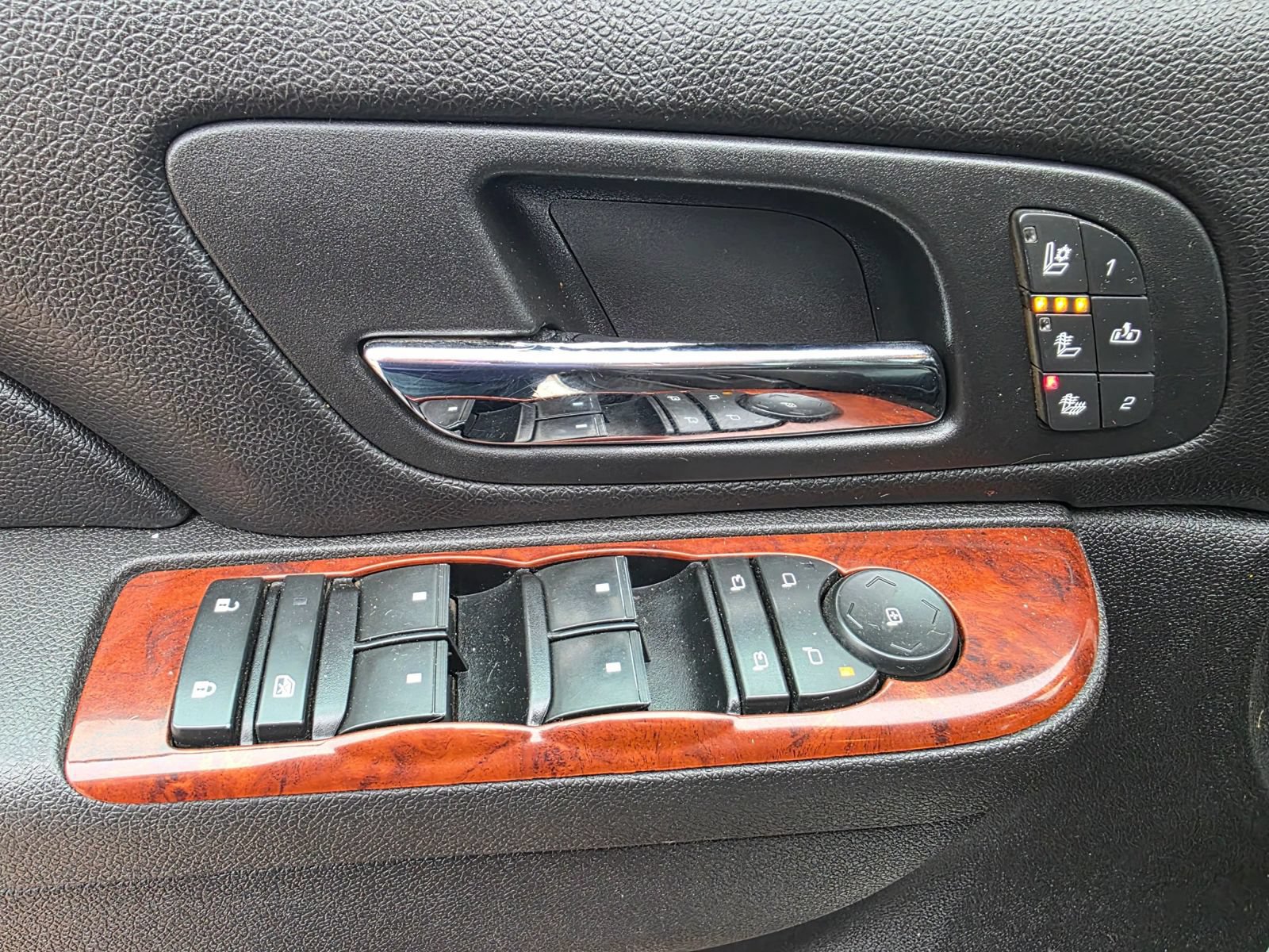 Used 2012 Chevrolet Avalanche LTZ AWD/4WD image 13