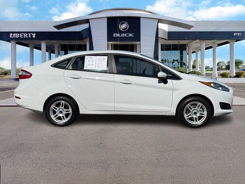 Used 2019 Ford Fiesta SE image 2