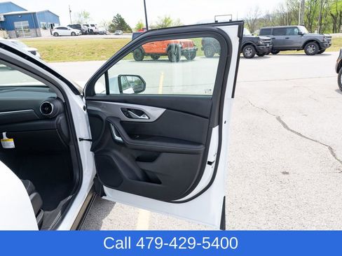 Used 2025 Chevrolet Blazer LT image 16