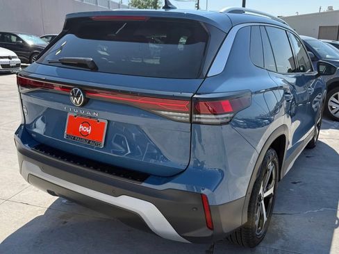 Certified 2025 Volkswagen Tiguan SE FWD image 9