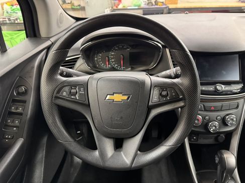 Used 2021 Chevrolet Trax LT image 19