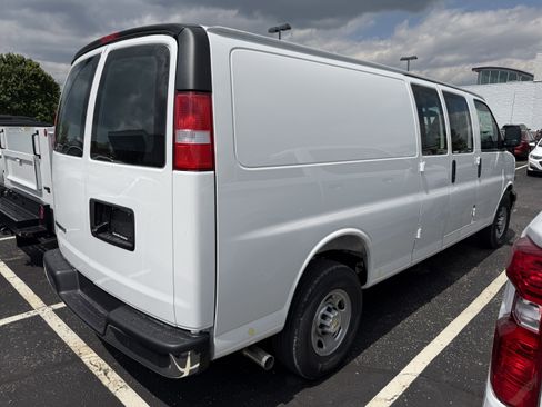 New 2026 Chevrolet Express 3500 Extended RWD image 7