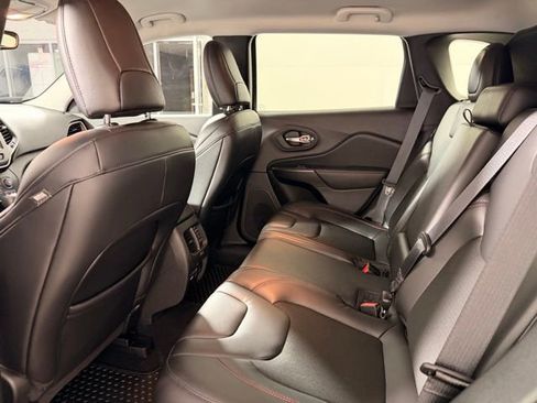 Used 2020 Jeep Cherokee Trailhawk image 33