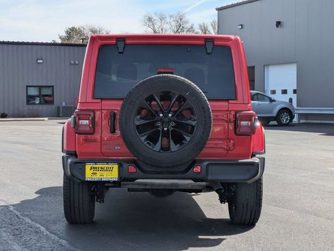 Used 2025 Jeep Wrangler Unlimited Sahara w/ Safety Group AWD/4WD image 12
