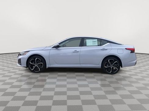 Certified 2025 Nissan Altima 2.5 SR image 6