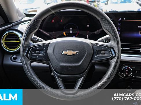 Used 2025 Chevrolet Trax LT FWD image 30