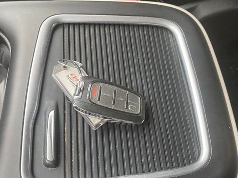 Used 2023 Chrysler Pacifica Touring-L image 29