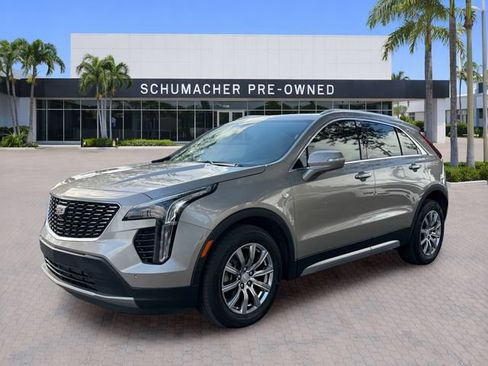 Used 2022 Cadillac XT4 Premium Luxury w/ Enhanced Visibility Package FWD image 3
