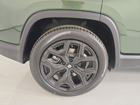 Used 2024 Rivian R1S Adventure image 12