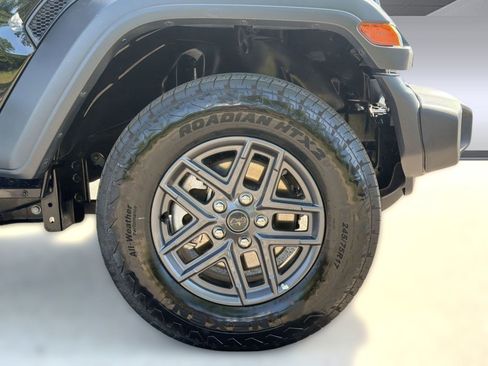 Used 2025 Jeep Wrangler Unlimited Sport AWD/4WD image 12