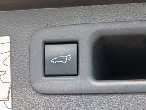 Used 2021 Toyota Highlander Limited image 10