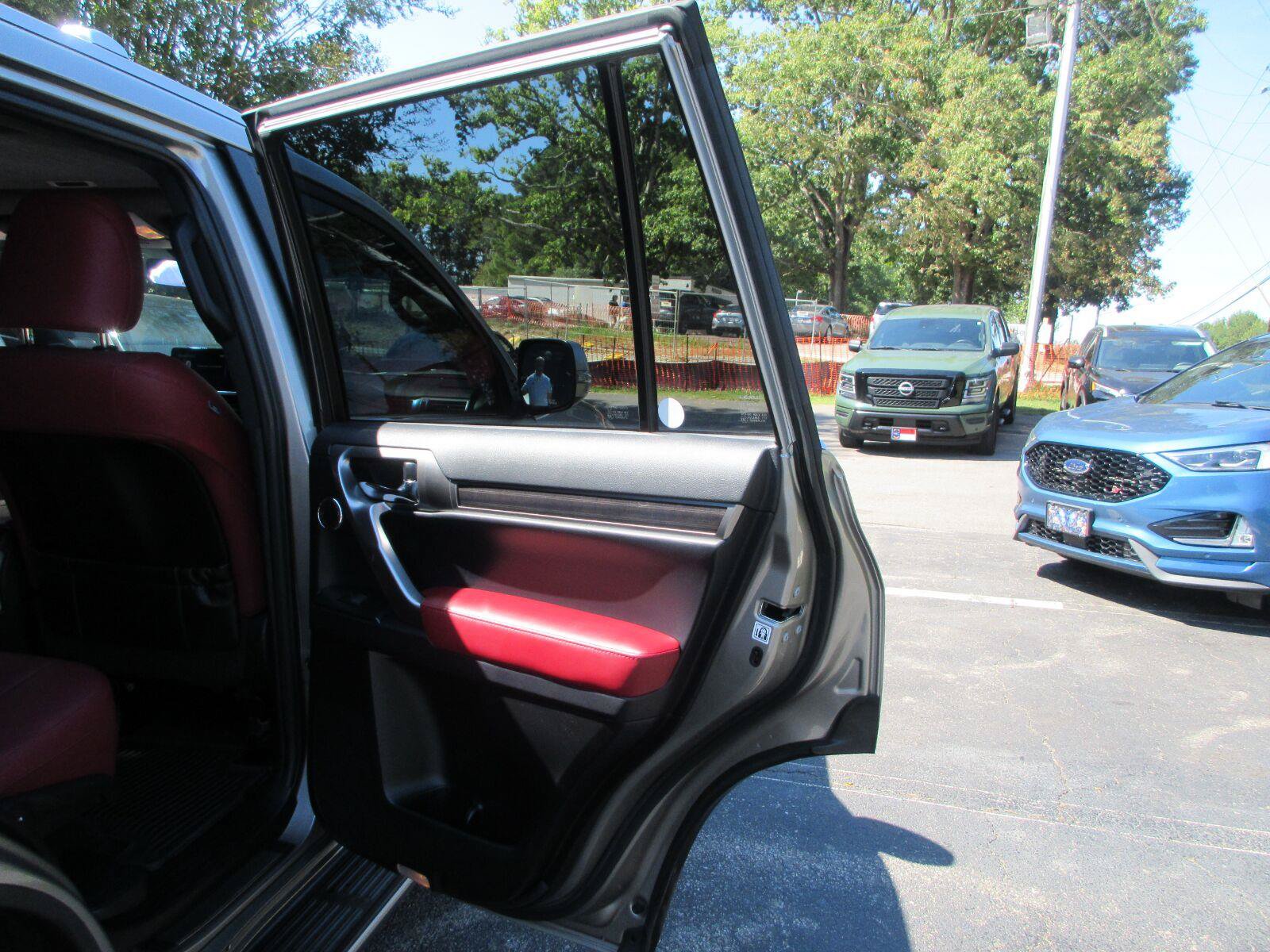 Used 2022 Lexus GX 460 Premium w/ Premium Plus Package AWD/4WD image 19