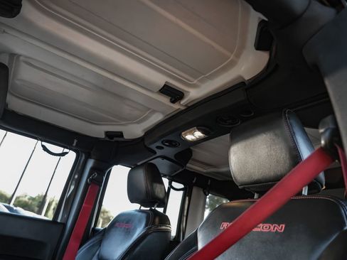 Used 2017 Jeep Wrangler Unlimited Rubicon image 18