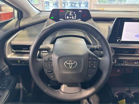 Used 2025 Toyota Prius LE FWD image 21
