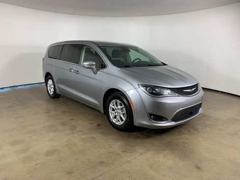 Used 2020 Chrysler Pacifica Touring w/ Advanced Safetytec Group FWD image 5