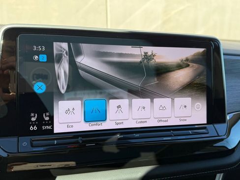 Used 2025 Volkswagen Atlas SEL image 14