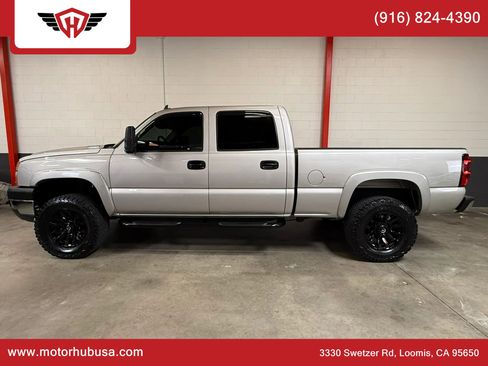 Used 2006 Chevrolet Silverado 2500 LT w/ Onstar Plus Package image 3