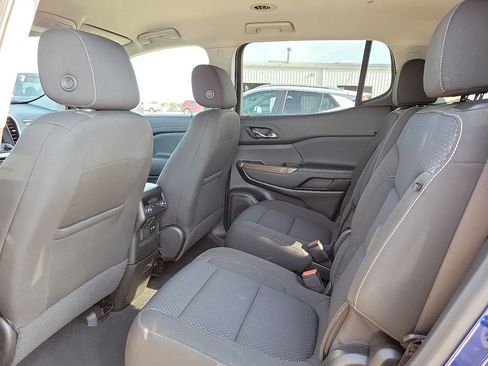 Used 2023 GMC Acadia SLE w/ Driver Convenience Package image 10