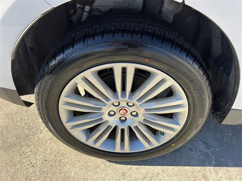 Used 2020 Jaguar F-PACE Premium image 15