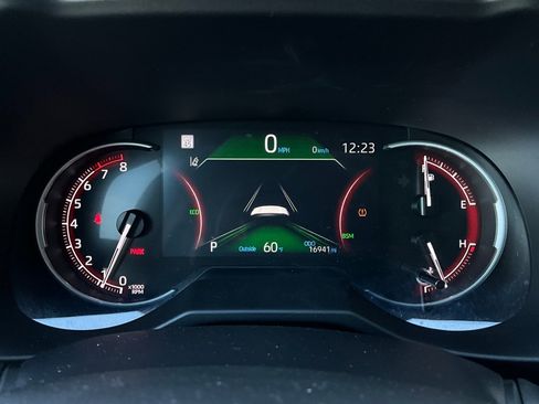 Used 2025 Toyota RAV4 XLE image 38