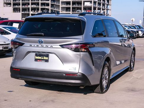 Certified 2024 Toyota Sienna XLE FWD image 4