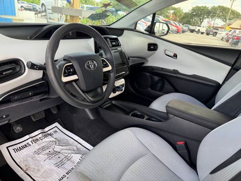 Used 2016 Toyota Prius Two FWD image 11