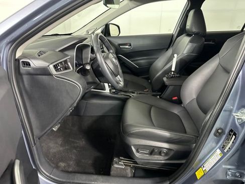 Used 2022 Toyota Corolla Cross XLE image 11