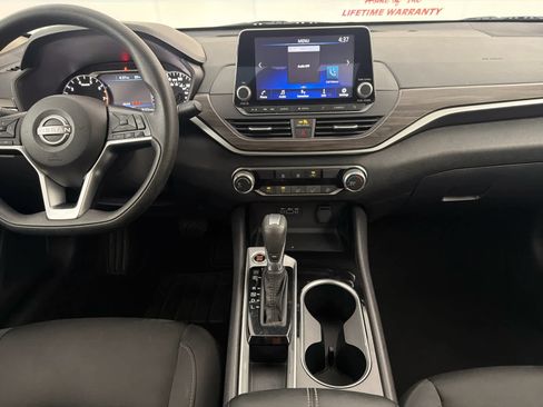 Used 2024 Nissan Altima 2.5 SV FWD image 19