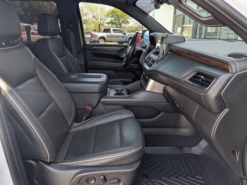 Used 2023 Chevrolet Suburban Premier RWD image 34