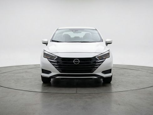 Used 2025 Nissan Versa SV FWD image 2