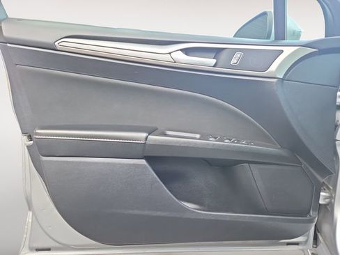 Used 2020 Ford Fusion SE AWD/4WD image 16