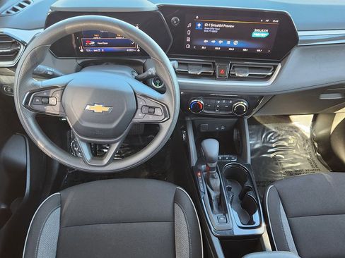 Used 2025 Chevrolet TrailBlazer LT image 3