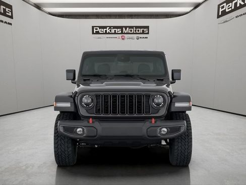 Used 2025 Jeep Gladiator Rubicon w/ Convenience Group AWD/4WD image 11