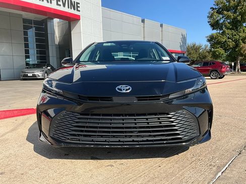 Used 2025 Toyota Camry LE image 4